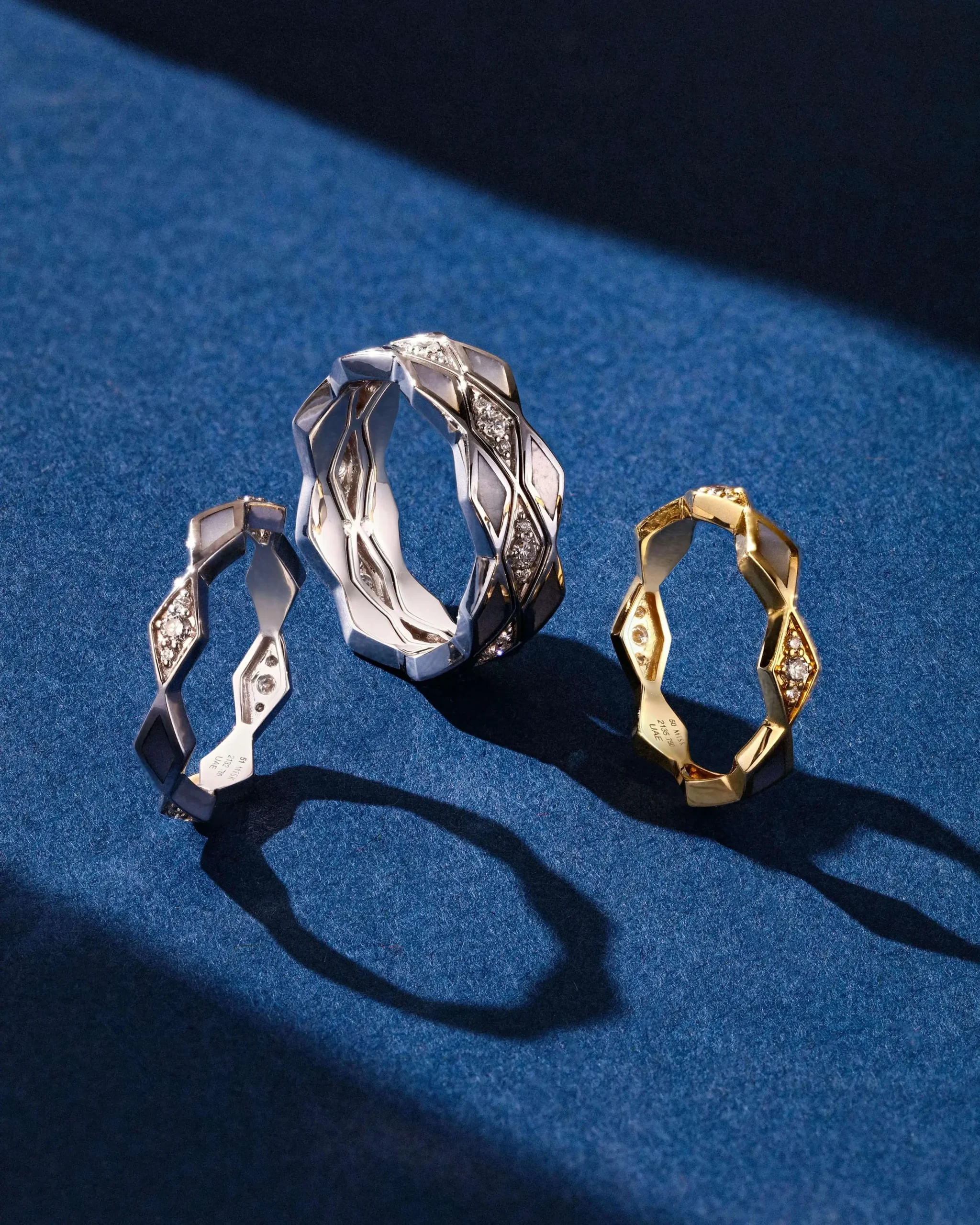 Jewelry image requiring precise reflection and detail retouching